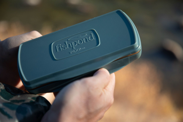 Fishpond Tacky Pescador MagPad Fly Box Action Fishpond Tacky Pescador MagPad Fly Box Action
